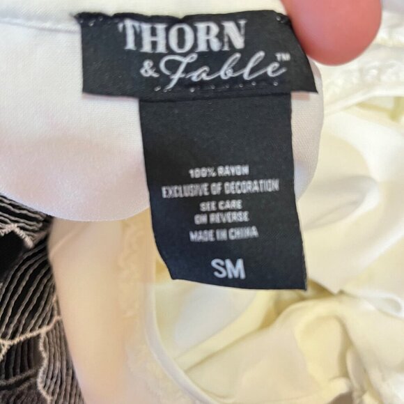 Thorn & Fable Hot topic Ivory Smock Girls Crop Top Size Small - Picture 4 of 6
